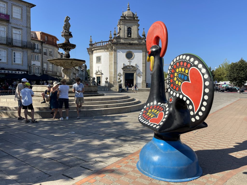 Barcelos: Exposição reúne 32 artesãos na Torre Medieval de Barcelos ...